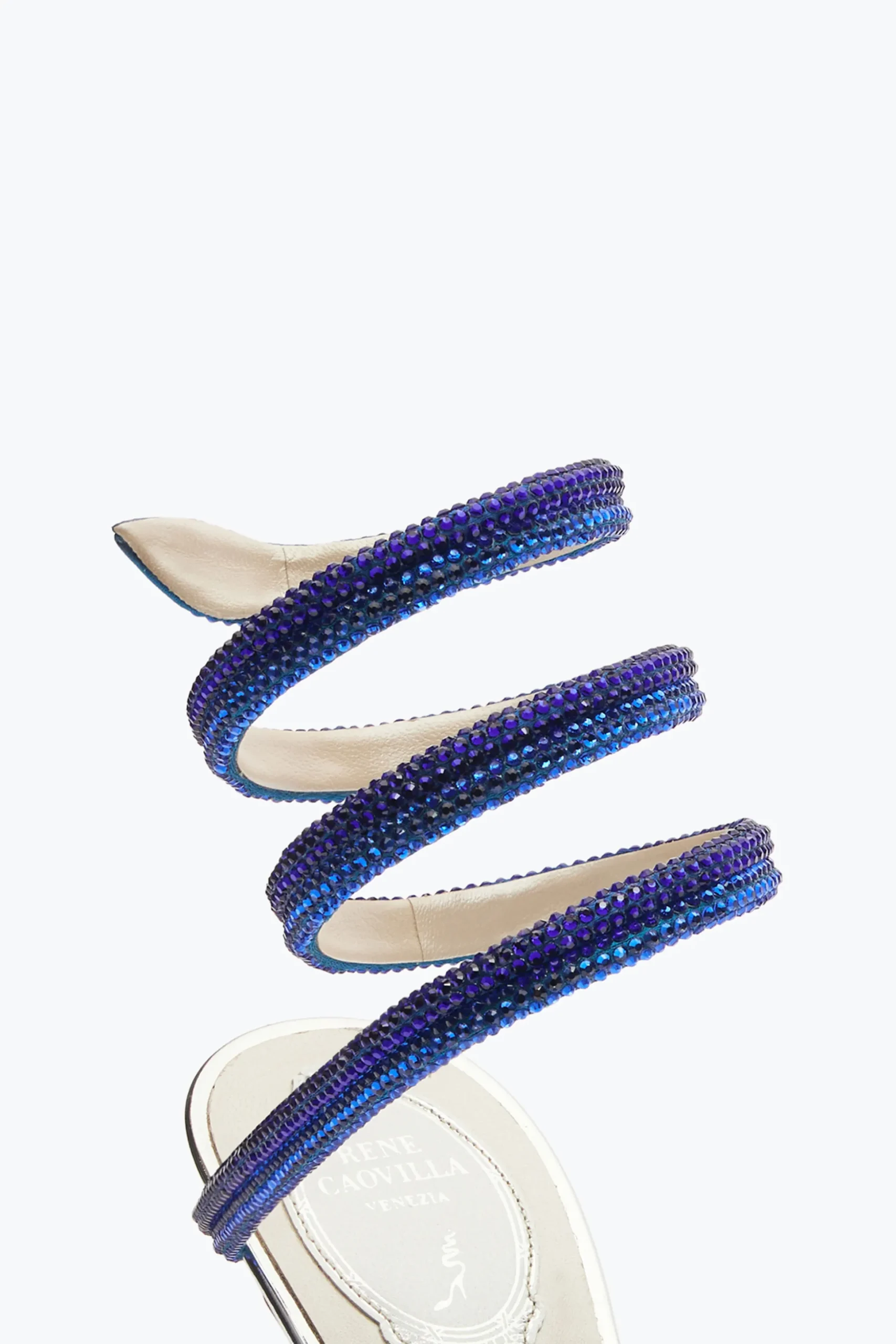 Sandale Cleo argentée avec dégradé bleu de cristaux 105